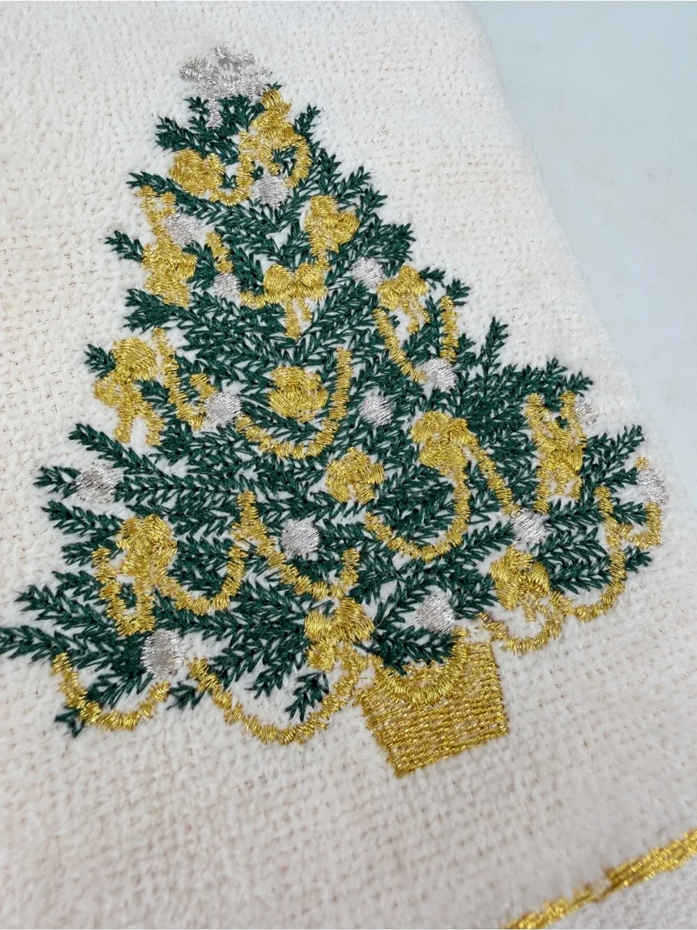 Vintage Linens' N Things Embroidered Kitchen Bath Hand Towel Christmas Holiday